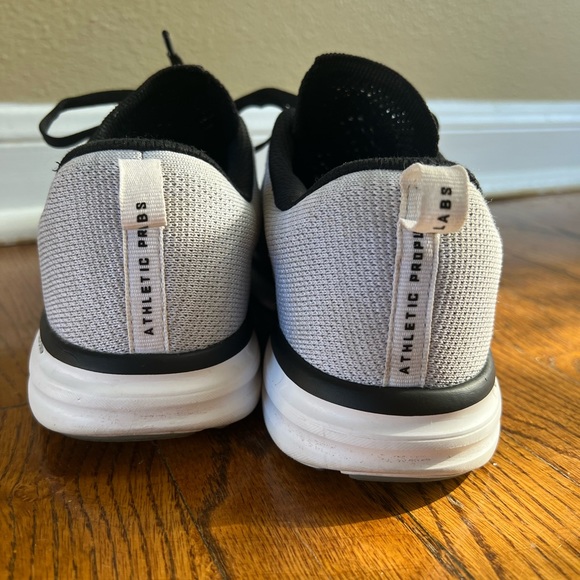 APL Women’s TechLoom Pro Gradient Athletic Shoes Size: 8.5 - Picture 4 of 9